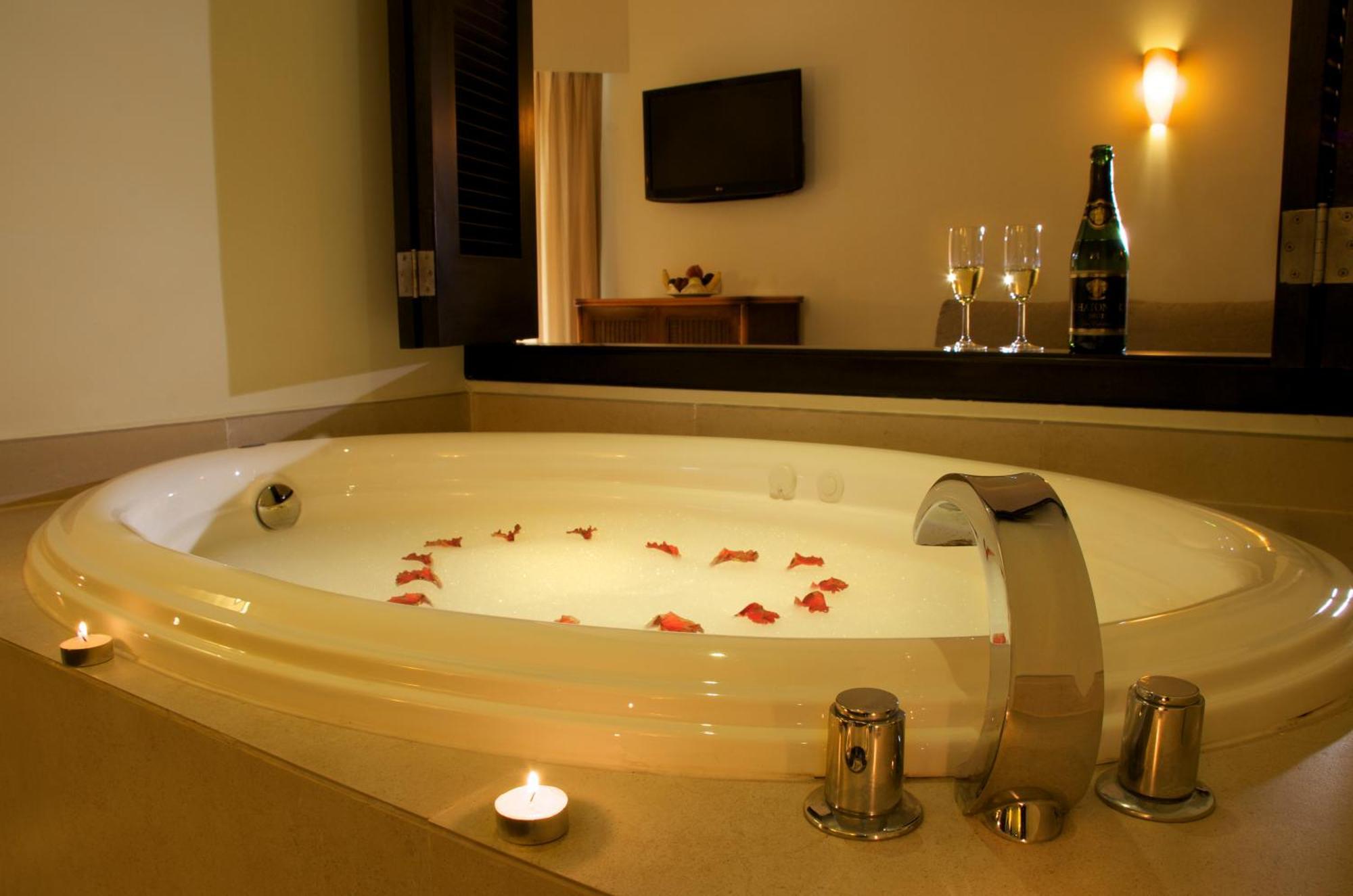 Select Club Deluxe Adults Only,831931277:JPEG